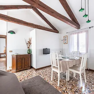 Appartement Colombina Like At 3 Bedrooms Fully Equipped Air Conditioned, Venise